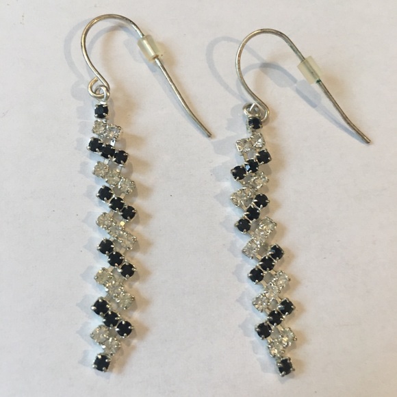 Black and White Earrings - Picture 1 of 1